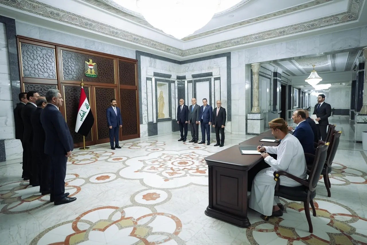 رئيس الوزراء يرعى توقيع عقد تطوير وتشغيل حقل عجيل النفطي لـ 25 عاماً