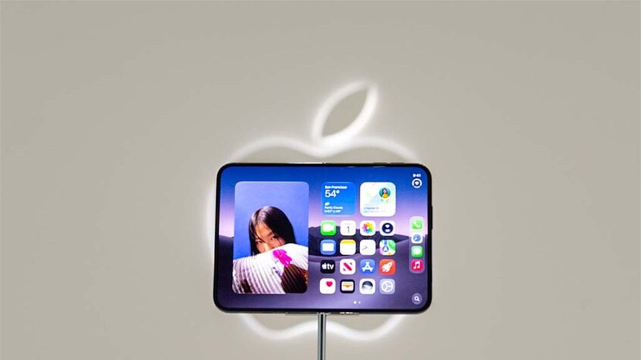 Widespread Debate Over New iPhone Duo Design and Left-Handed User Consideration