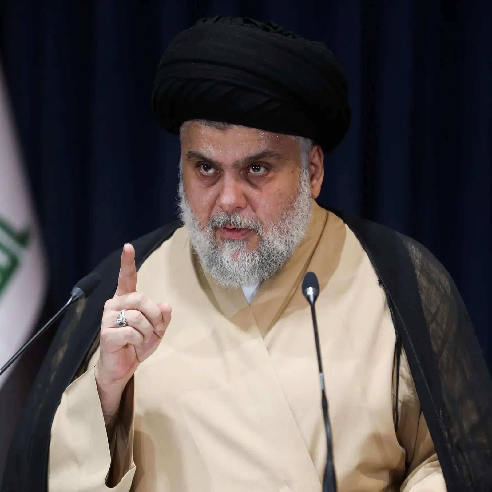 مقتدى الصدر يؤكد ترقبه انسحاب التحالف الدولي الكامل من العراق ورفضه القاطع لأي تدخل خارجي