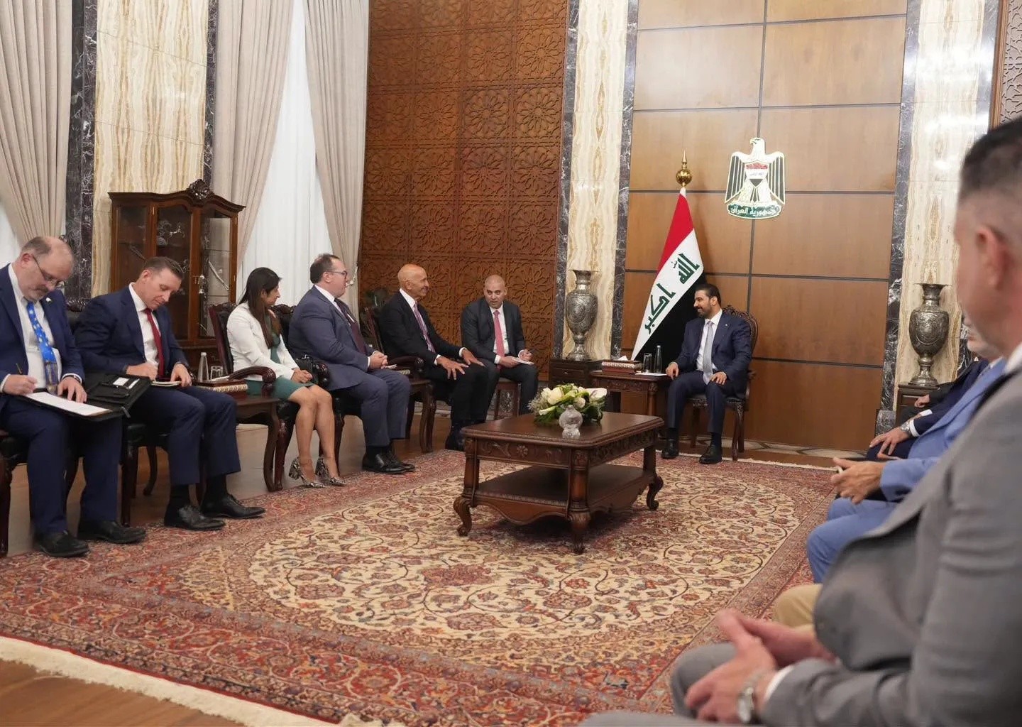 المبعوث الأمريكي توم براك يؤكد حصر القوة العسكرية بيد الدولة العراقية بنهاية حزيران 2027