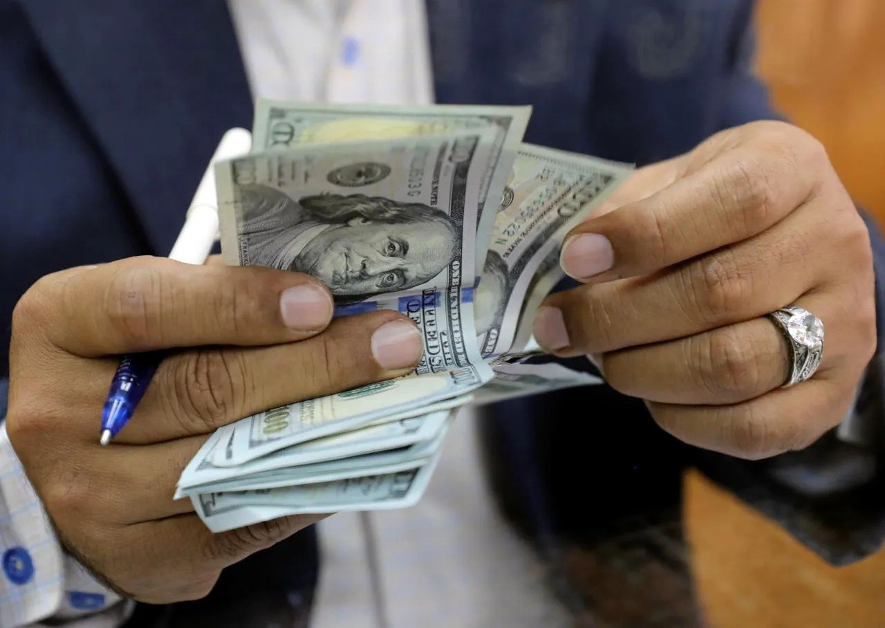Dollar Stabilizes in Baghdad Markets at Week's Opening