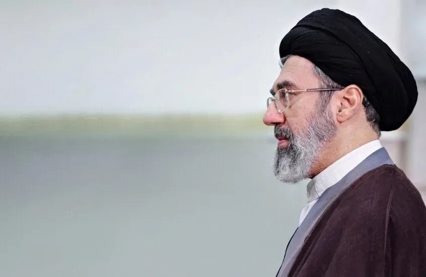 مجتبى الخامنئي: ضربات قواتنا الموجعة تمنع الأعداء من تجاوز بحر العرب ولا عودة لأيام الذل والتبعية