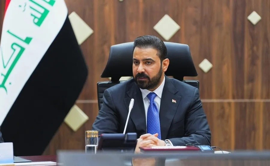 تحقيق رسمي بملابسات التجاوز على العلم الأمريكي باحتفالات السيادة