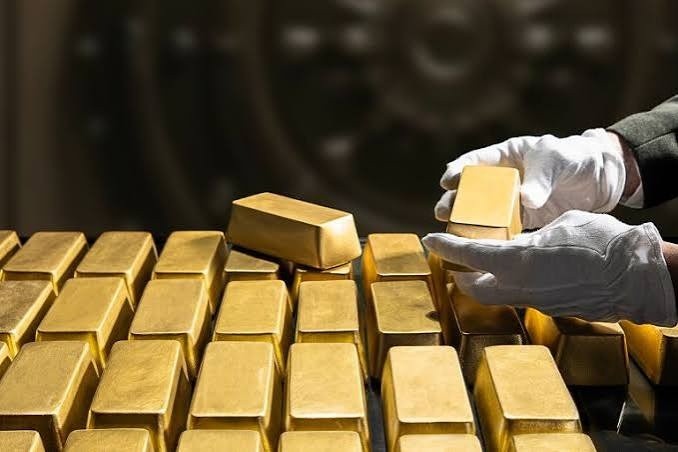 صعود المعدن الأصفر بهبوط العملة الأمريكية