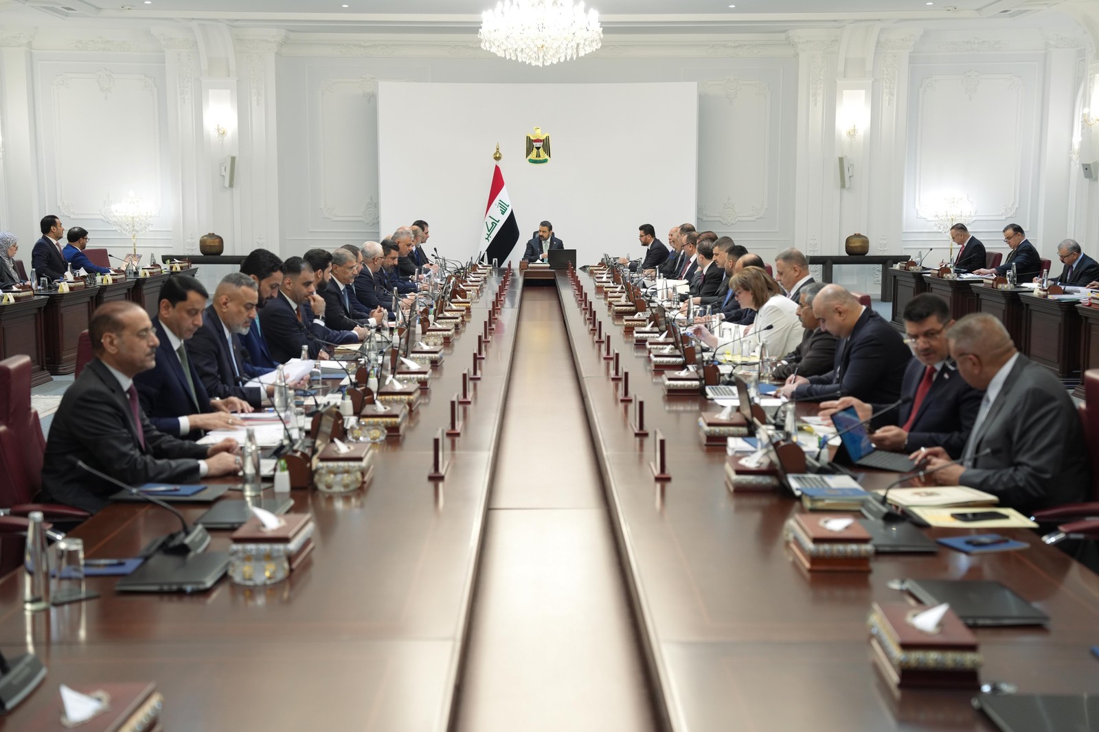 مجلس الوزراء يقر استيراد المحاصيل وتعديل قانون المهن الطبية