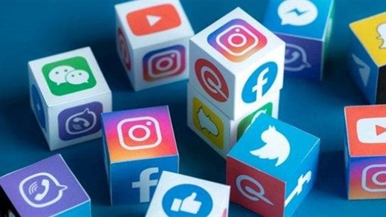 اليونان تعتمد قانوناً يحظر استخدام التواصل الاجتماعي لمن دون 15 عاماً