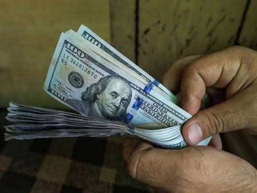 Slight Decline in Dollar Exchange Rate Against Iraqi Dinar