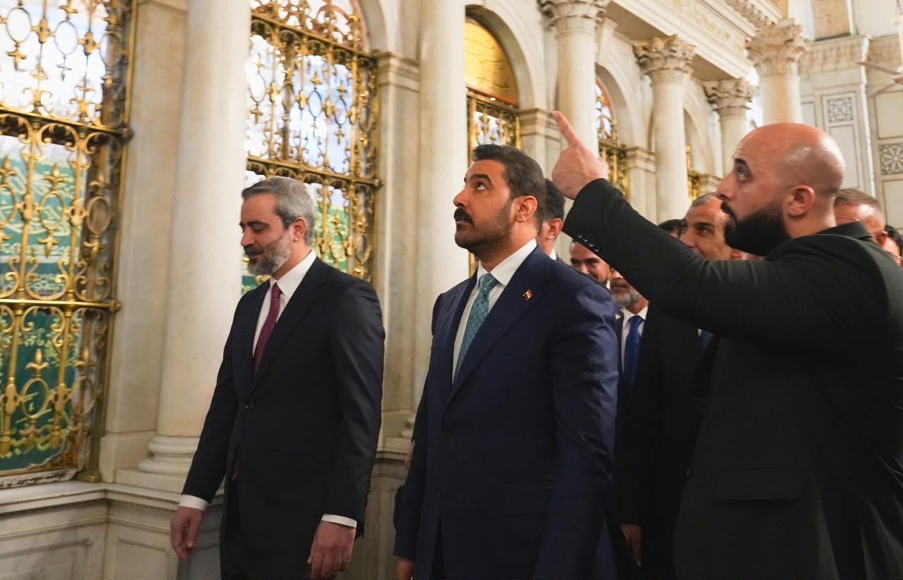 Prime Minister Visits Umayyad Mosque in Damascus and Donates from Personal Funds