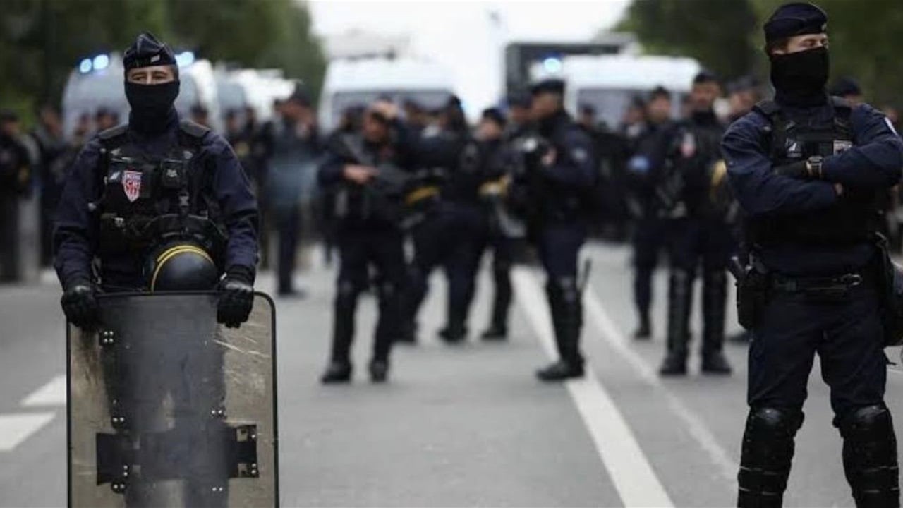 France Reinstates Night Curfew in Central Paris Over Weekend